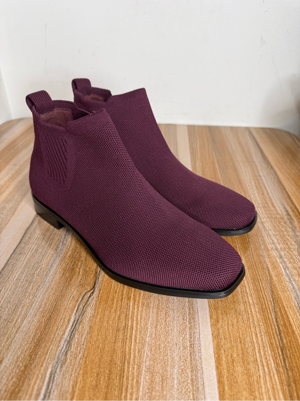 VIVAIA Ryan Pro Water-Repellent Square-Toe Ankle Chelsea Boots in Bordeaux Red